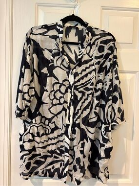 Back Black & White Abstract Print Men's Button-Up Shirt